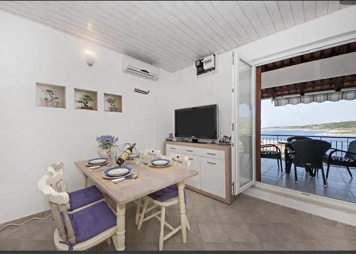 Apartamento By The Sea Kanica, - 18134 *